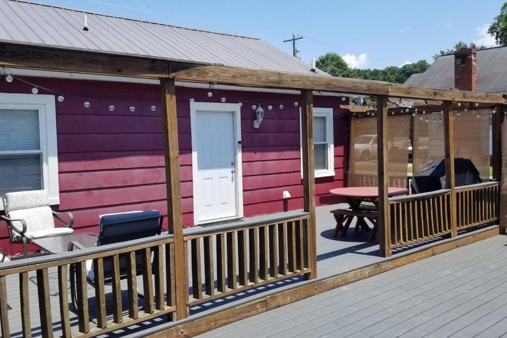 Charming Cottage In Morganton With Ample Parking Екстериор снимка